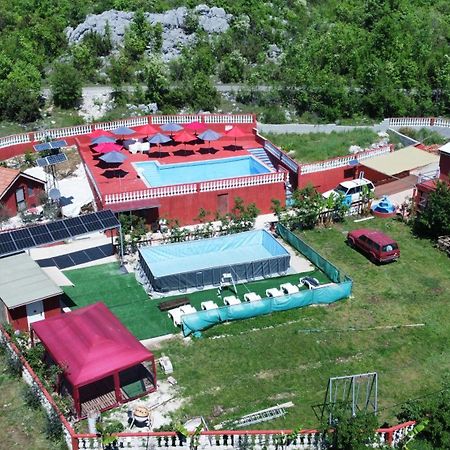 Red Apartman Требине Екстериор снимка
