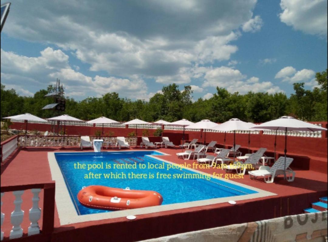 Red Apartman Требине Екстериор снимка