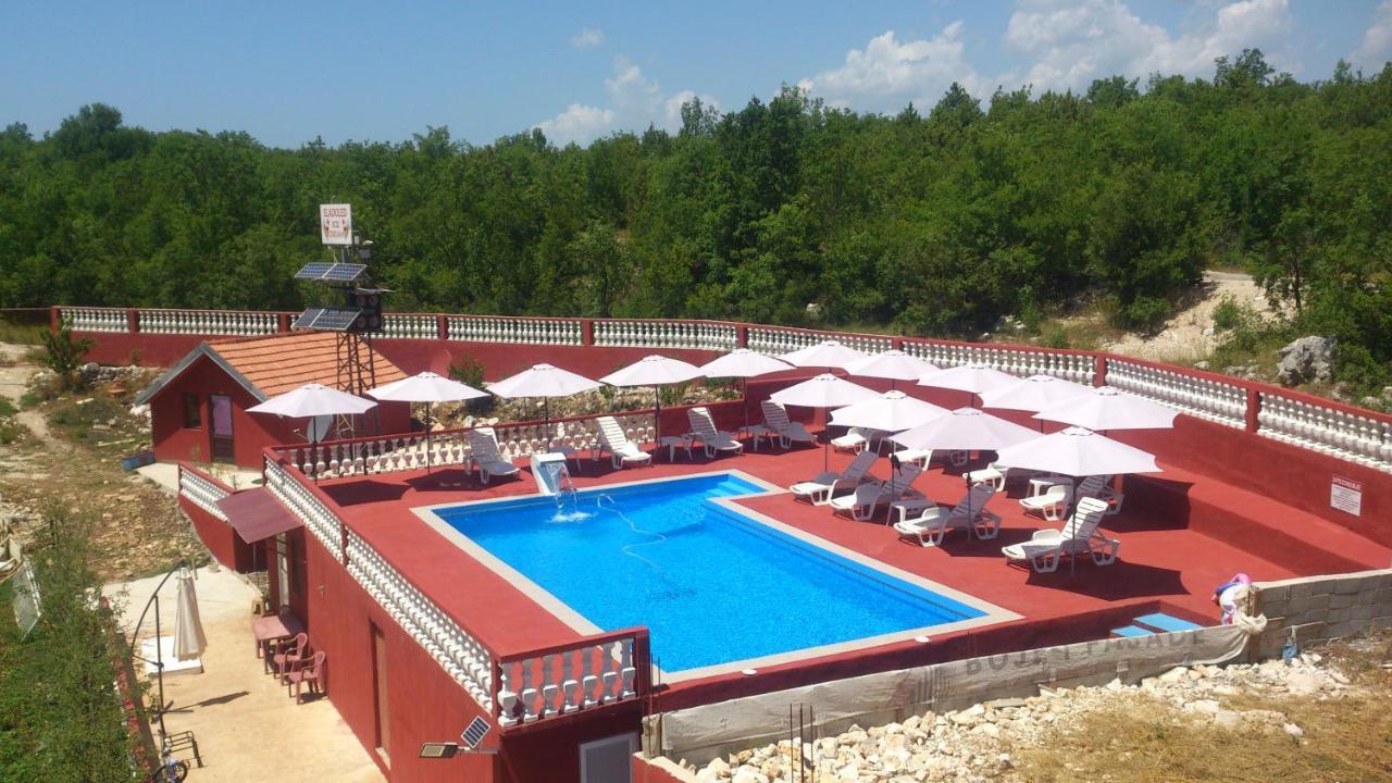 Red Apartman Требине Екстериор снимка