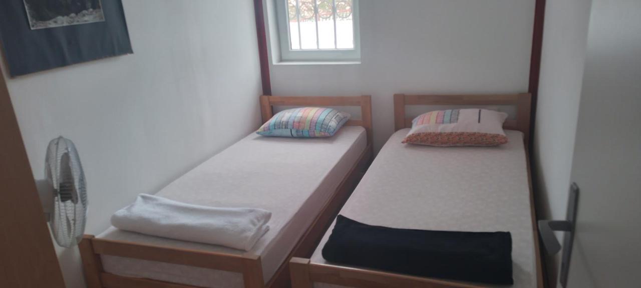 Red Apartman Требине Екстериор снимка