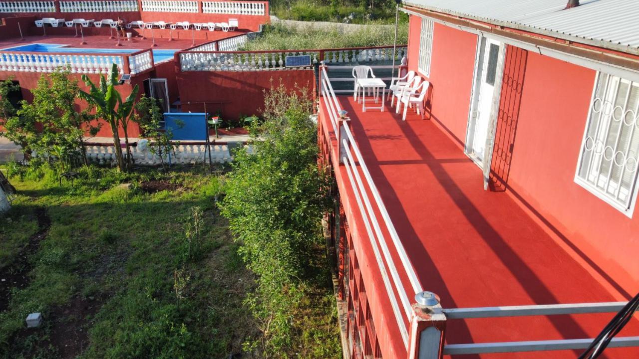 Red Apartman Требине Екстериор снимка