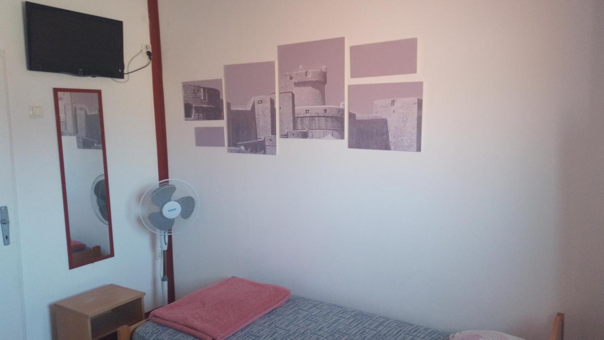 Red Apartman Требине Екстериор снимка