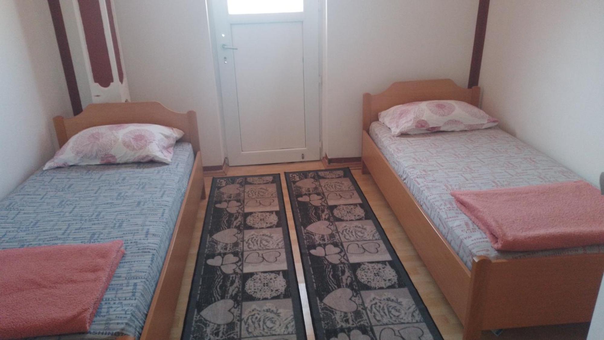 Red Apartman Требине Екстериор снимка