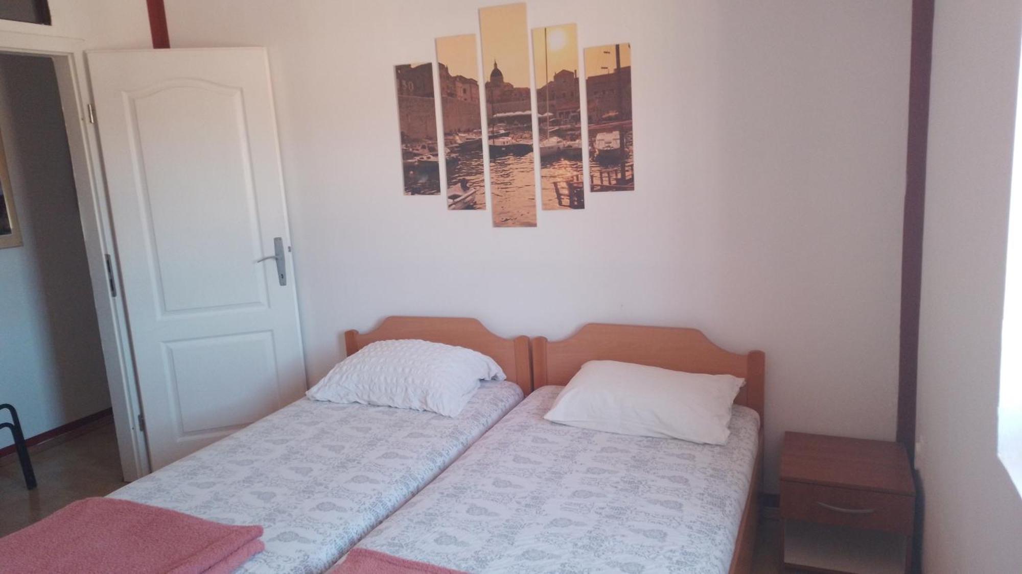 Red Apartman Требине Екстериор снимка