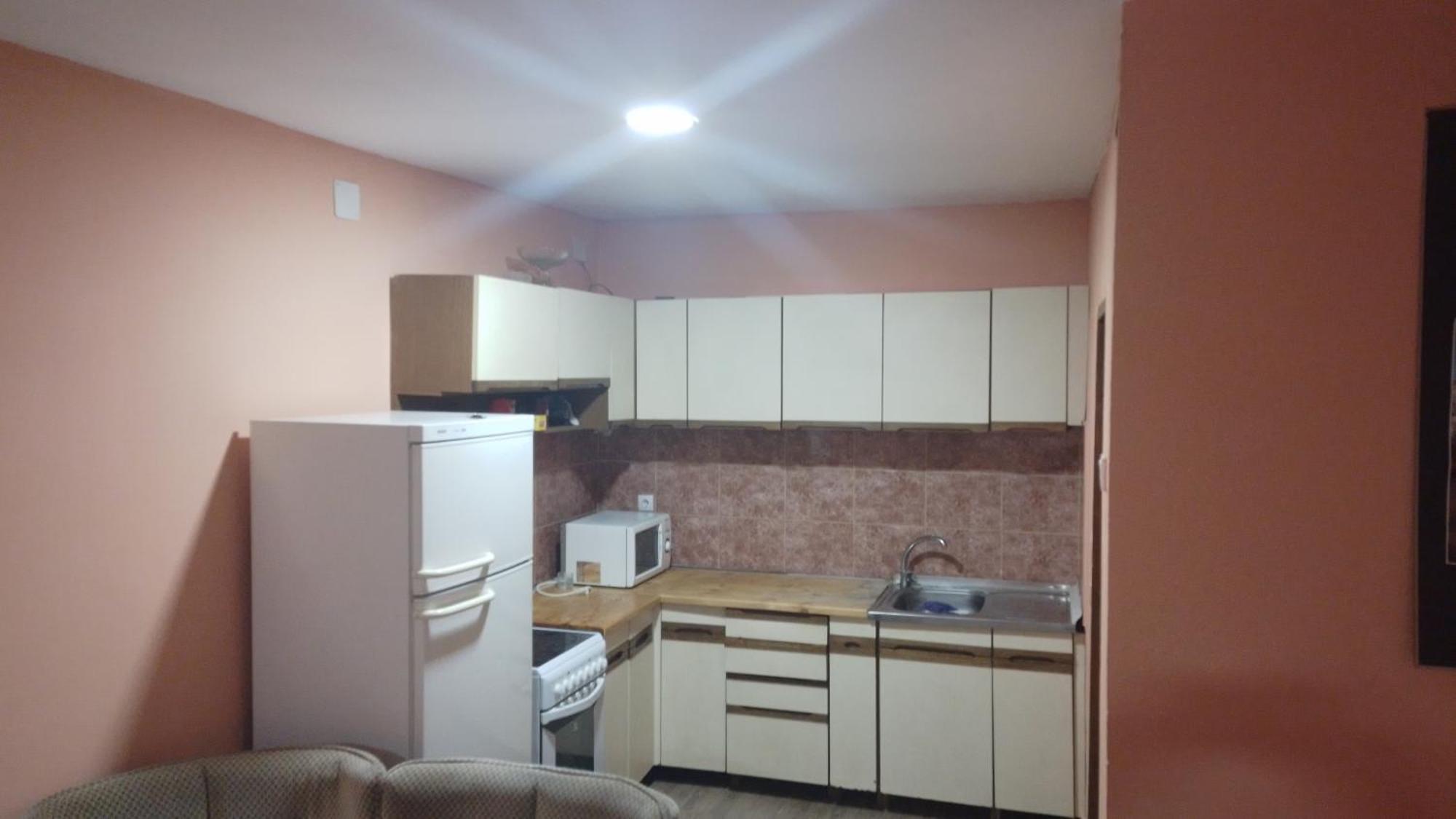 Red Apartman Требине Екстериор снимка