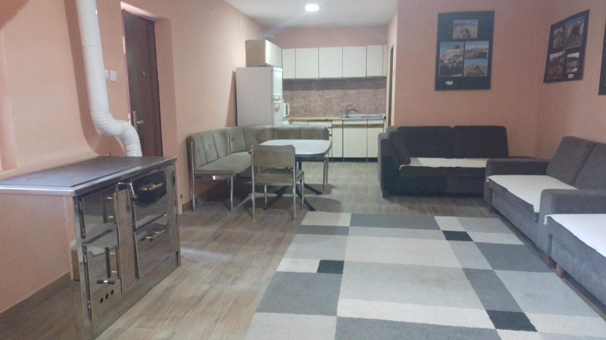Red Apartman Требине Екстериор снимка