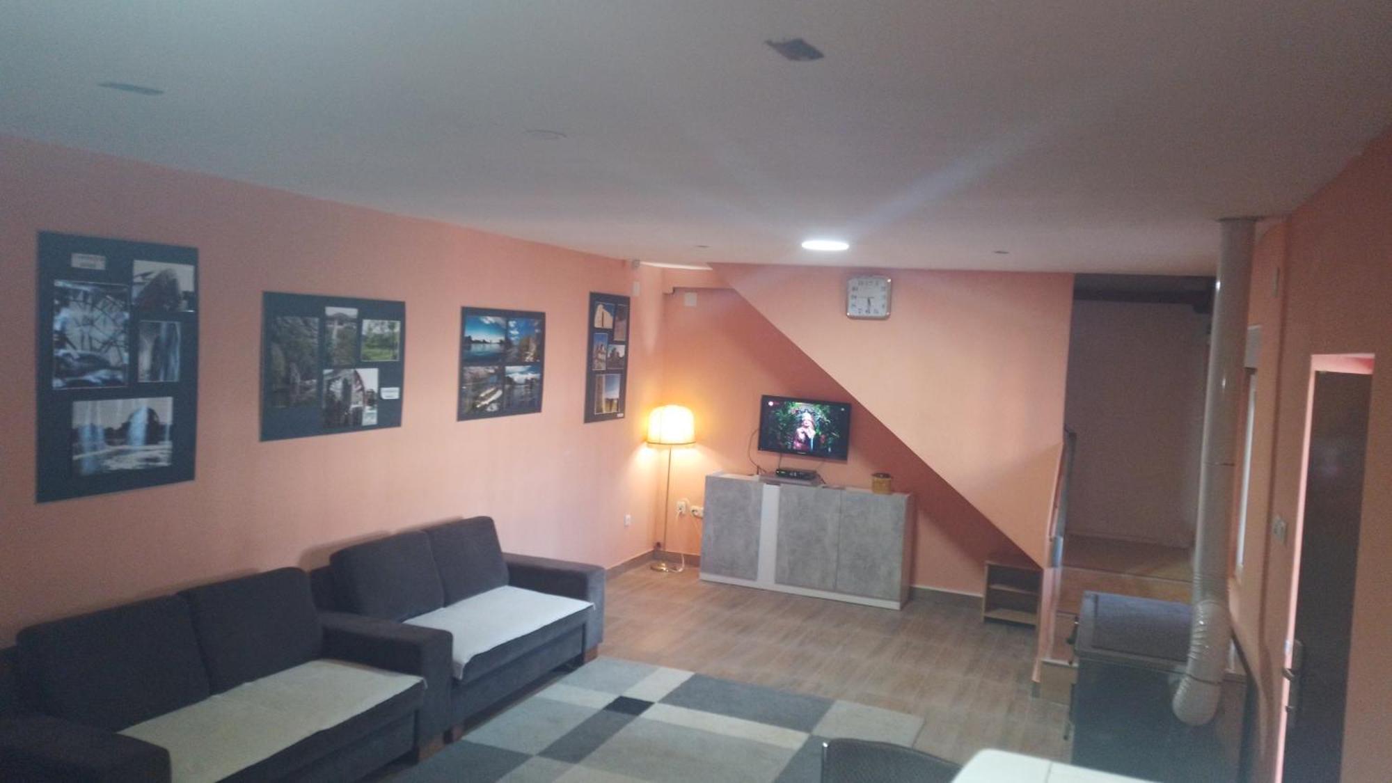 Red Apartman Требине Екстериор снимка