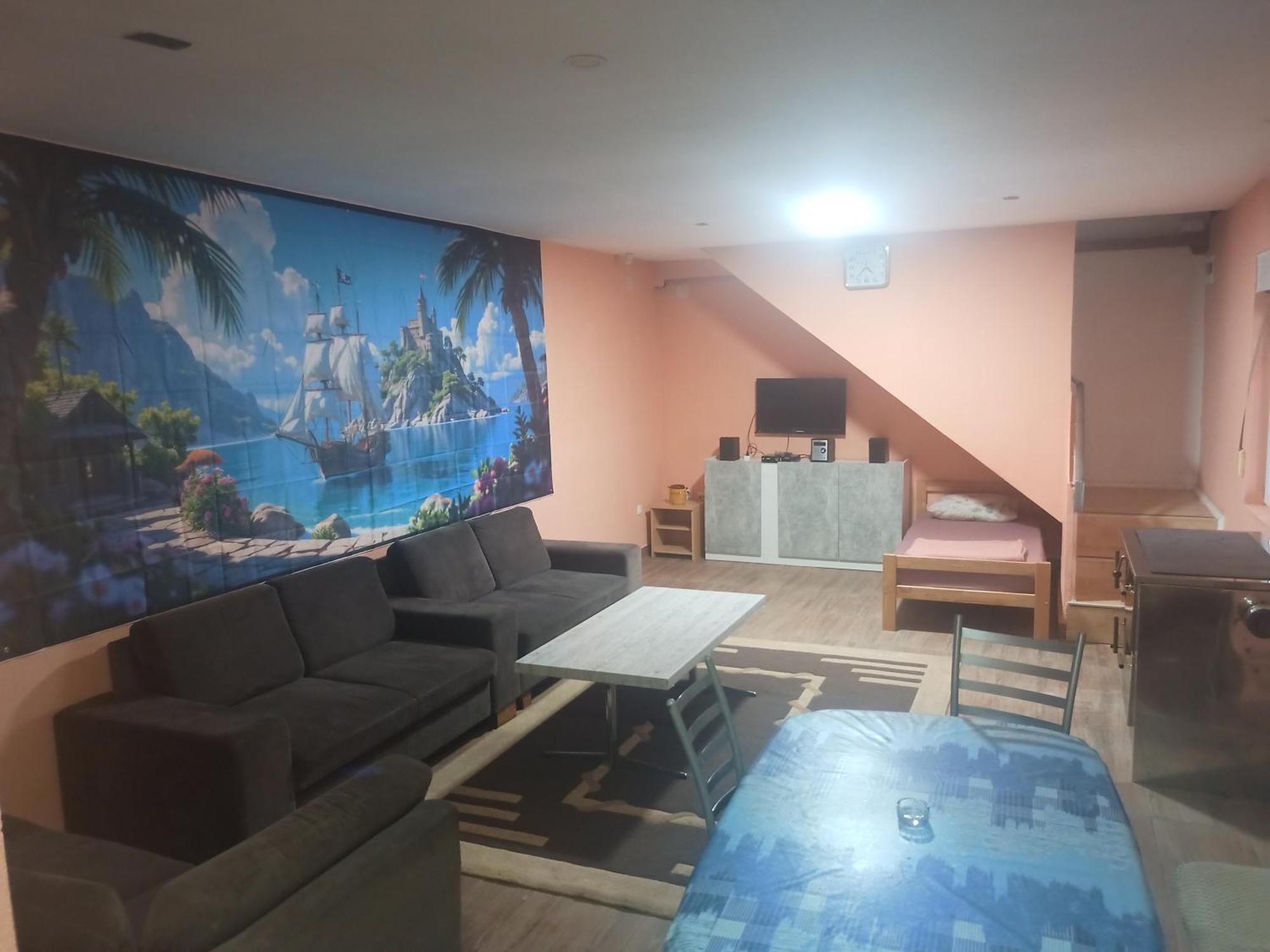 Red Apartman Требине Екстериор снимка
